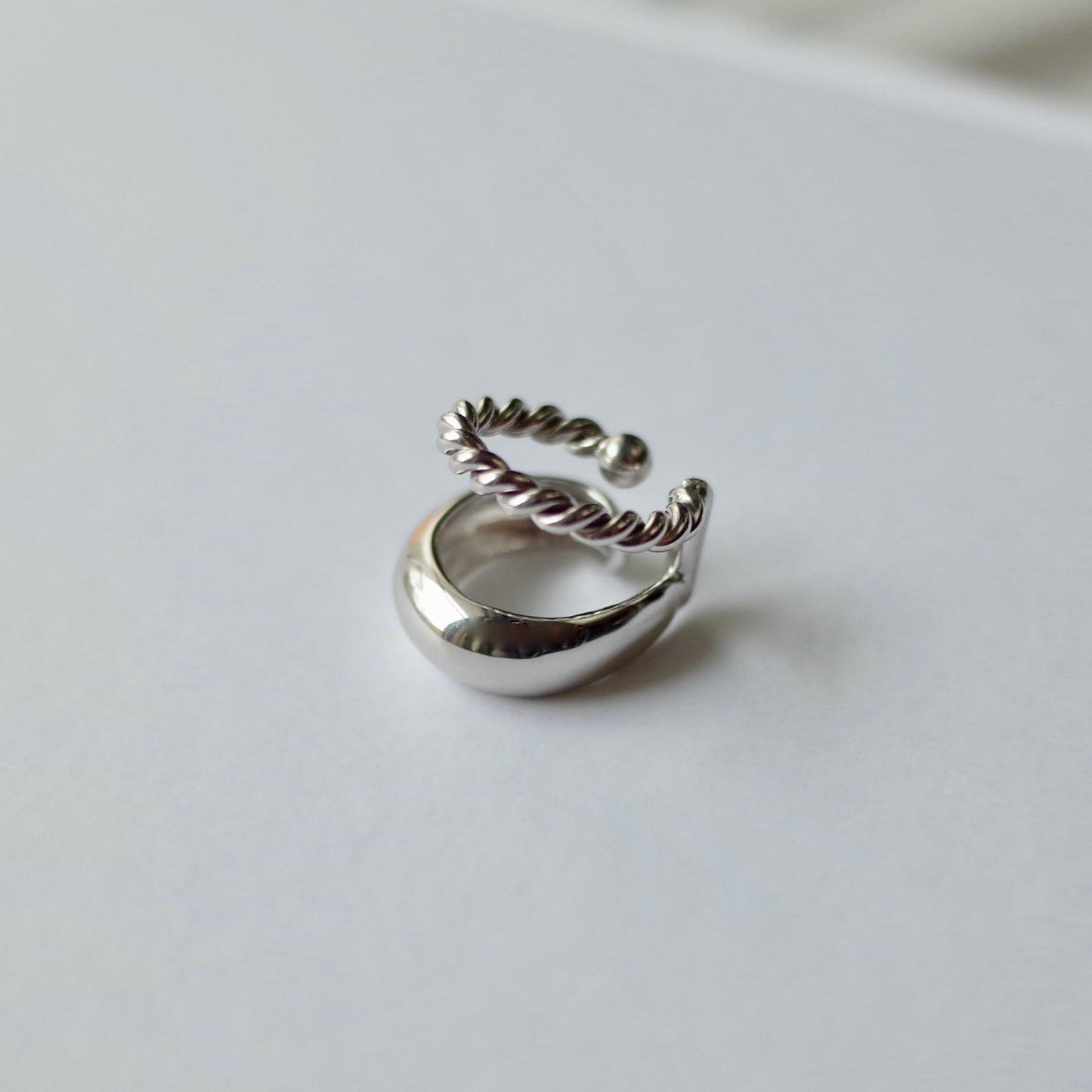 Twist&Round Ear Cuff
