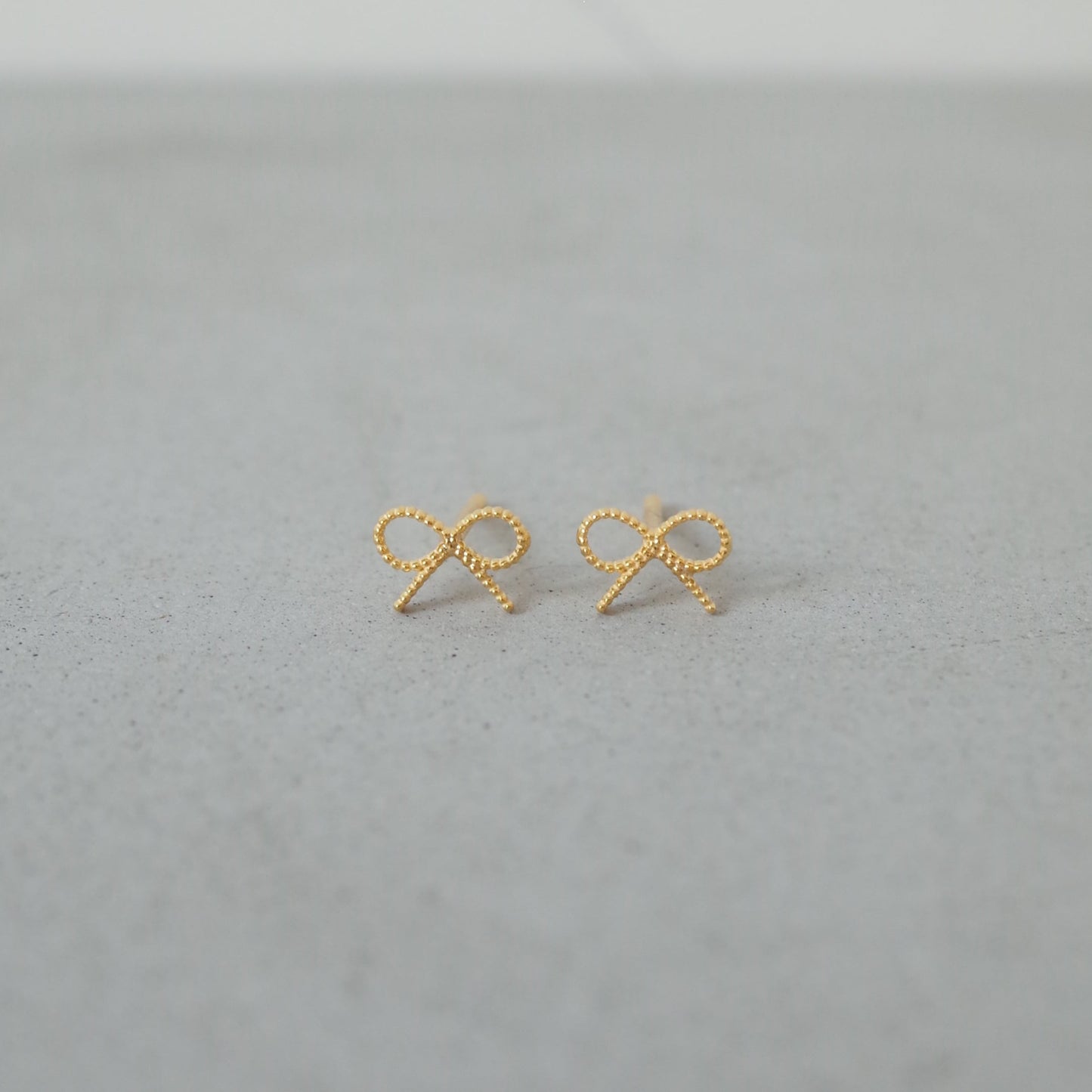 Tiny Ball Ribbon Pierce