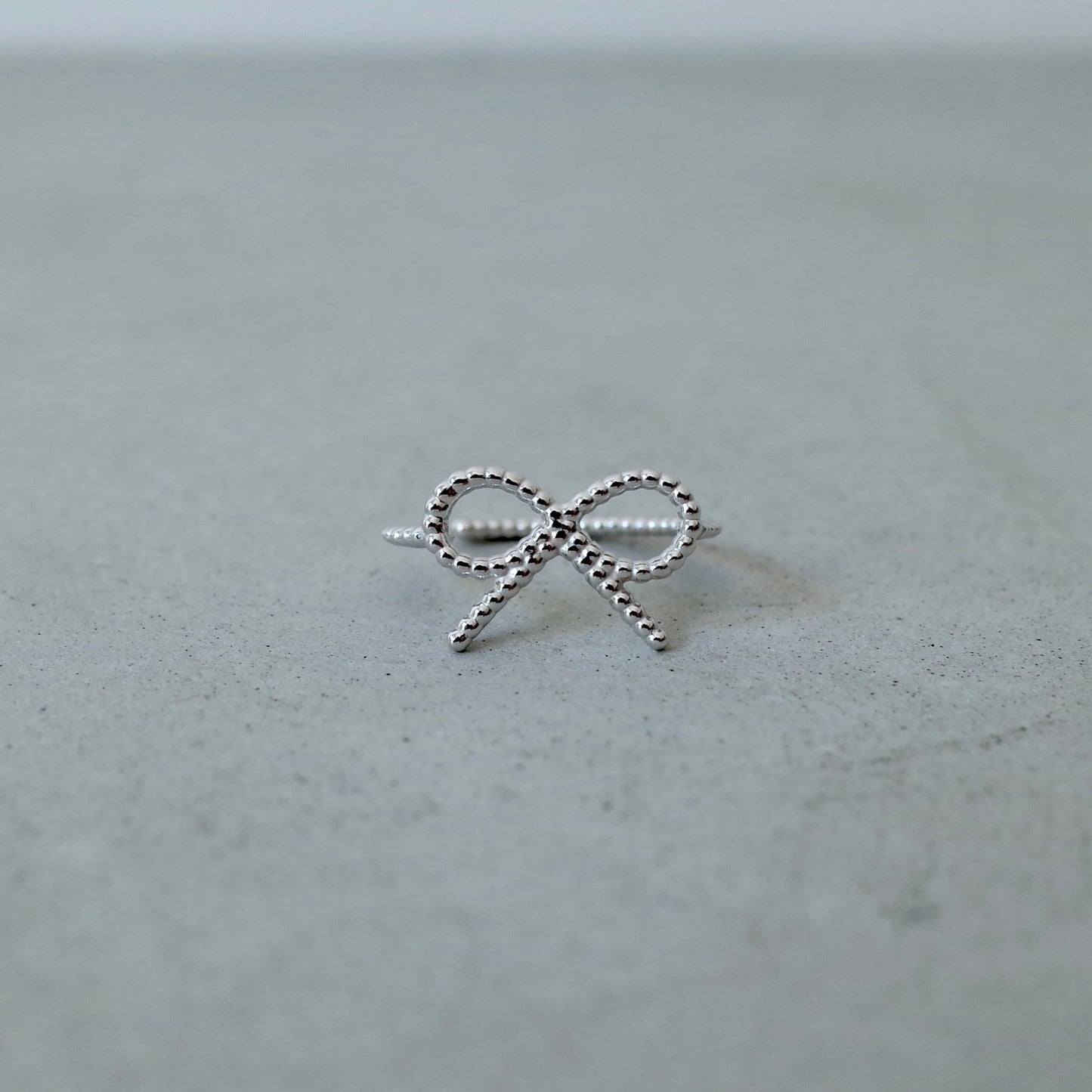 Ball Ribbon Ear Cuff