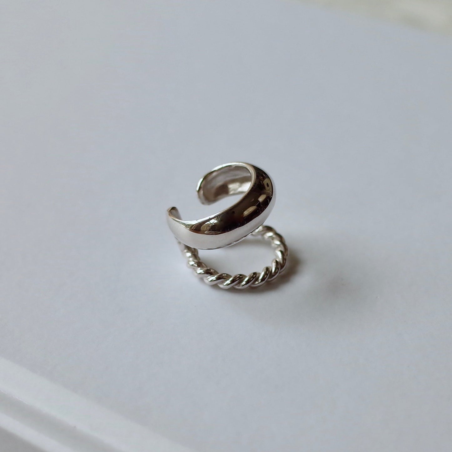 Twist&Round Ear Cuff