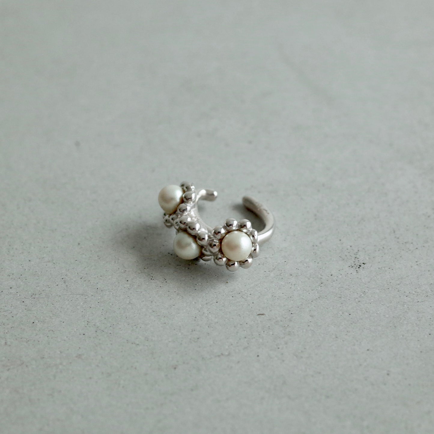 Three Flower Pearl Ear Cuff