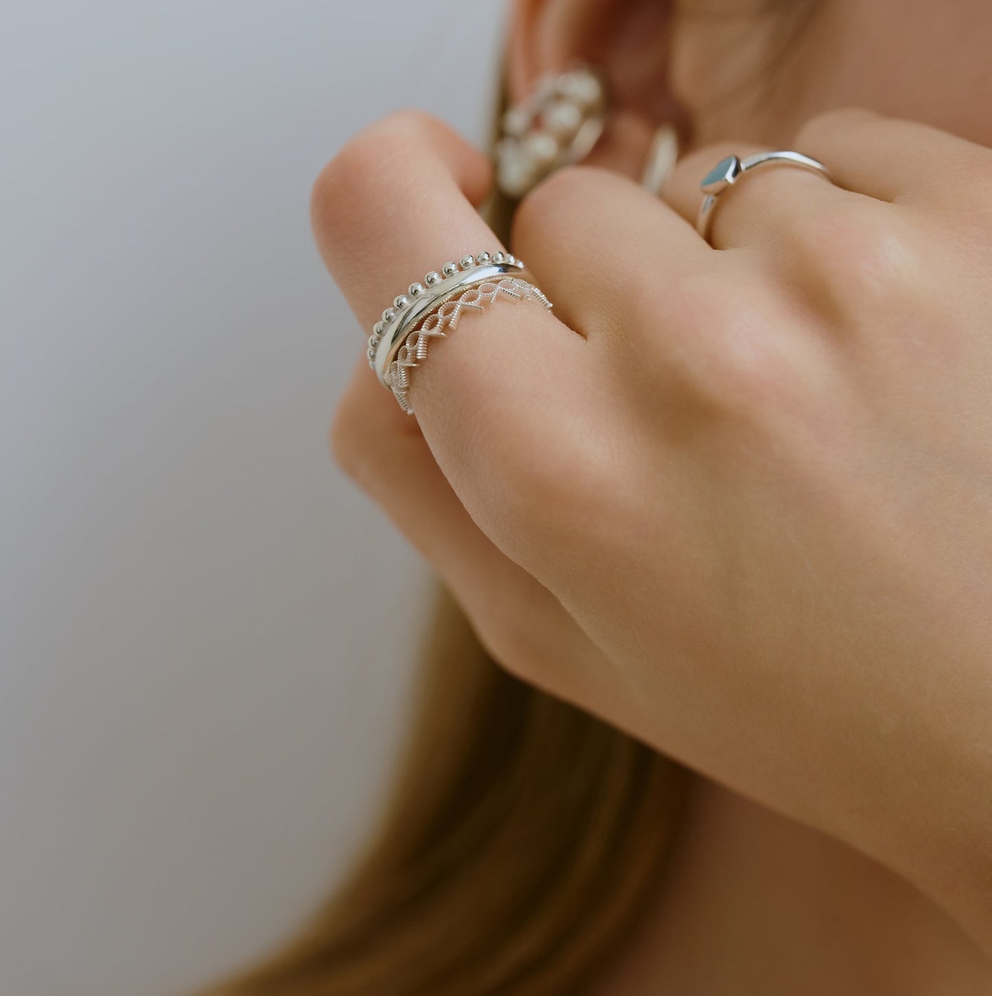 Tiny Ball Ribbon Ring