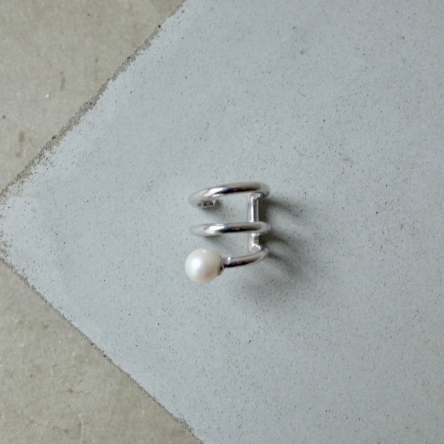 Earlobe Pearl Ear Cuff (Triple)