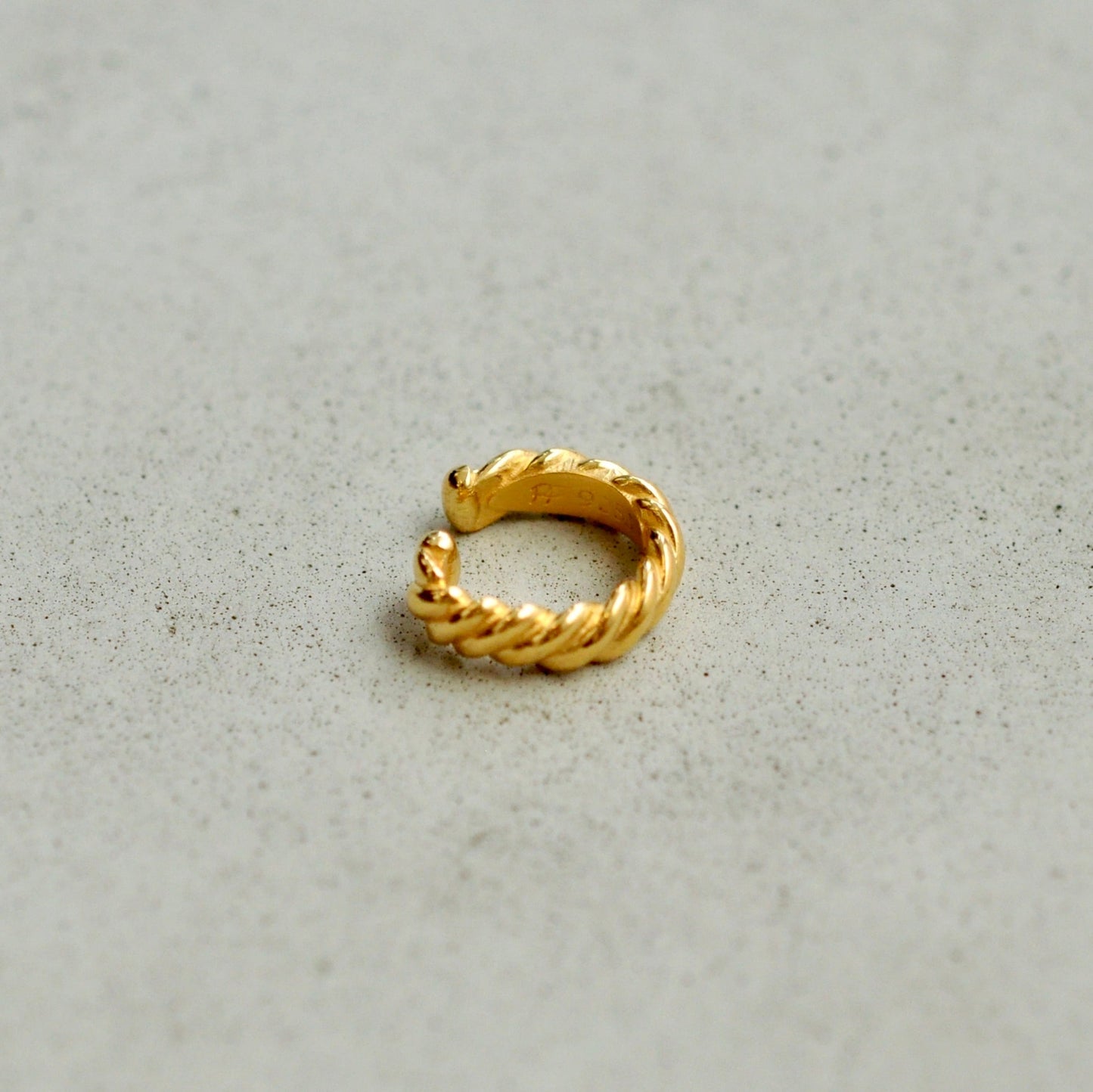 Thick Twist Ear Cuff