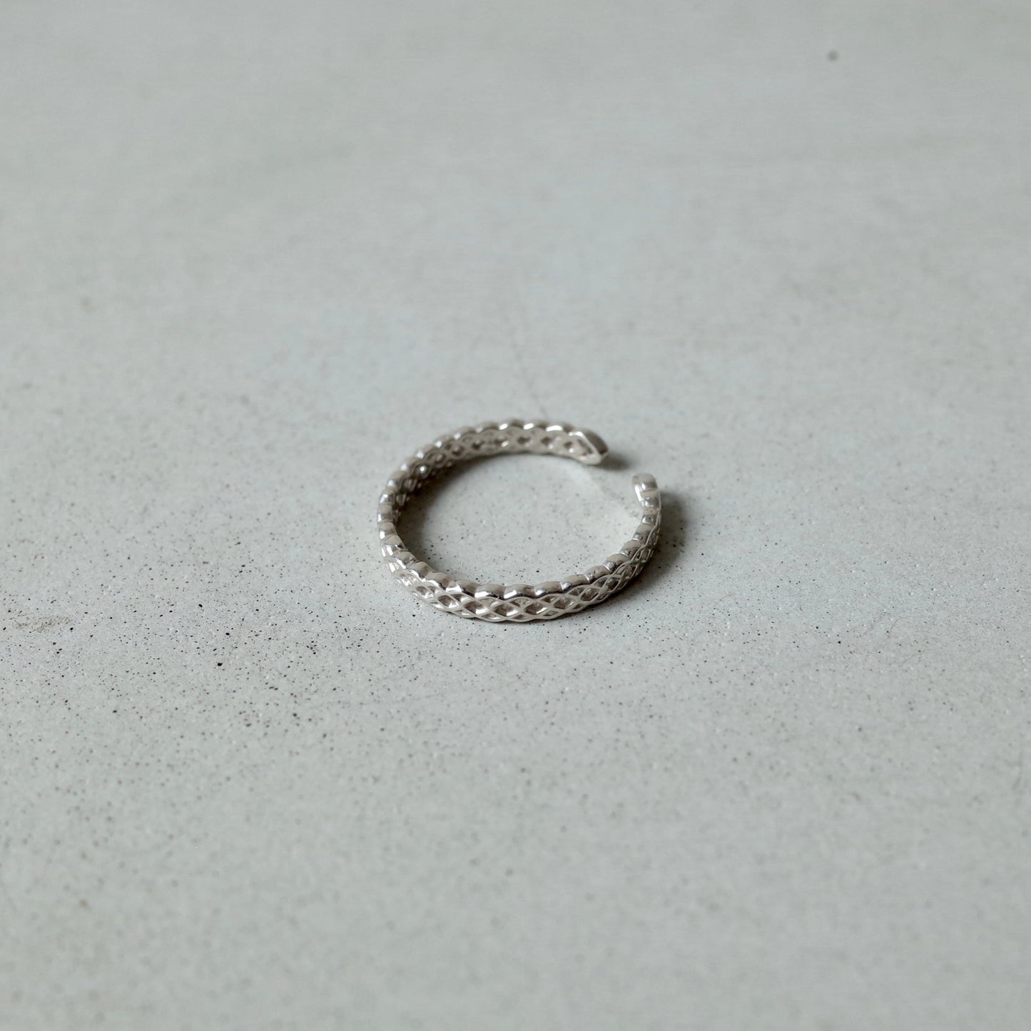 Narrow Continuous Cross Ring