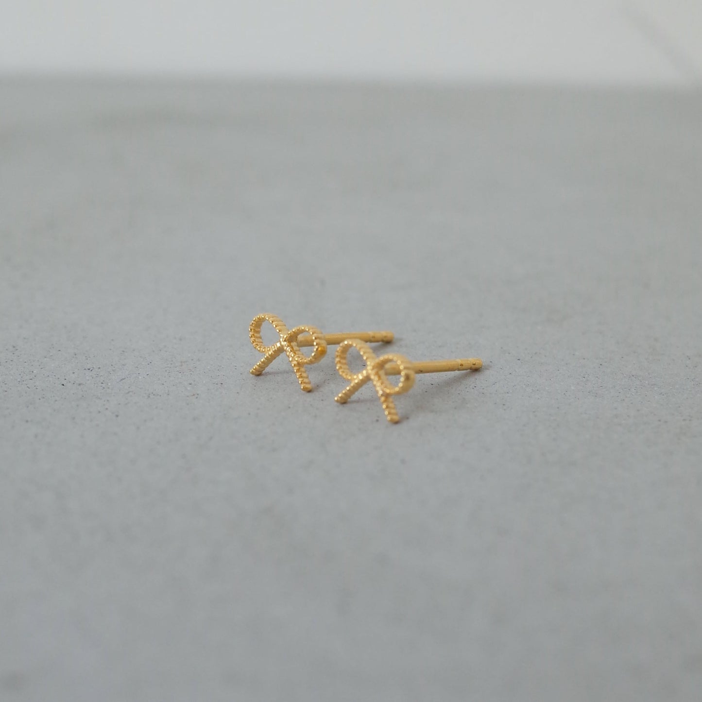 Tiny Ball Ribbon Pierce