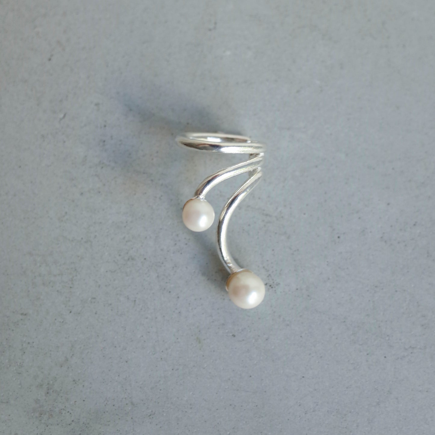 Ripple Pearl Ear Cuff