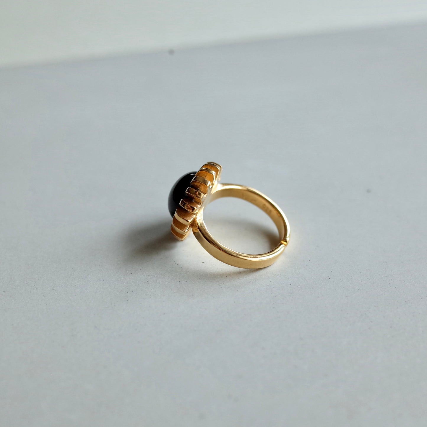 Flower Onyx Ring