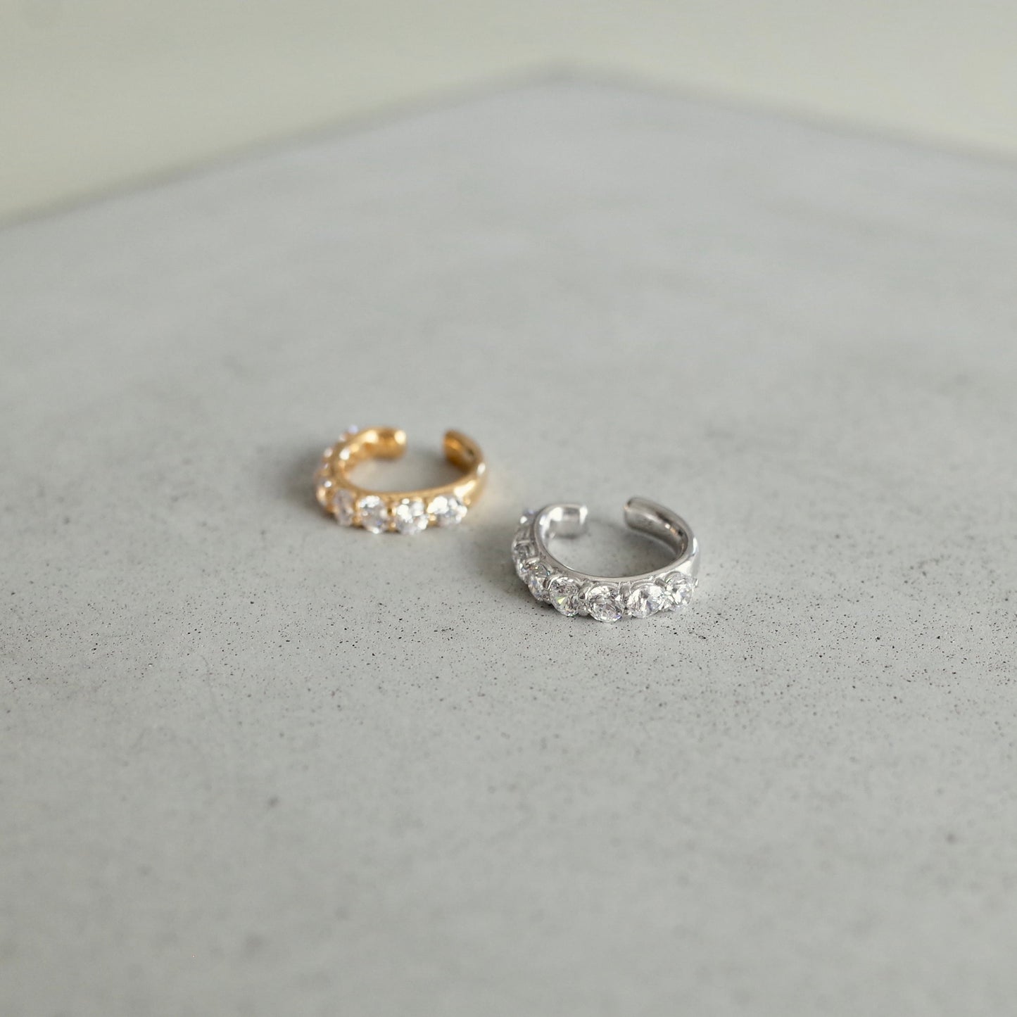 Line Zilconia Ear Cuff