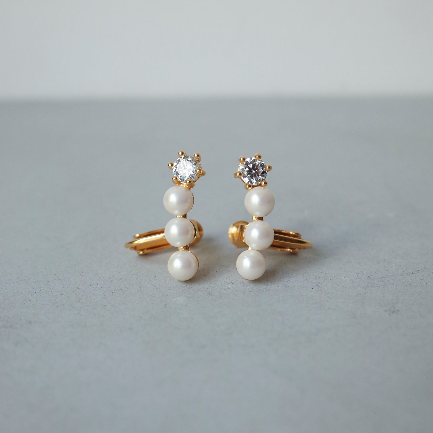 Follow Medium Pearl Earring