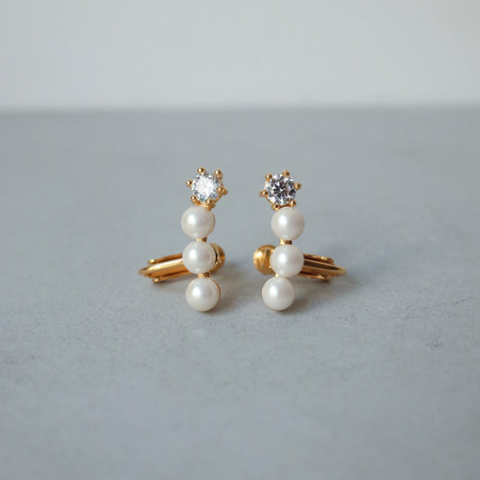 Follow Medium Pearl Earring