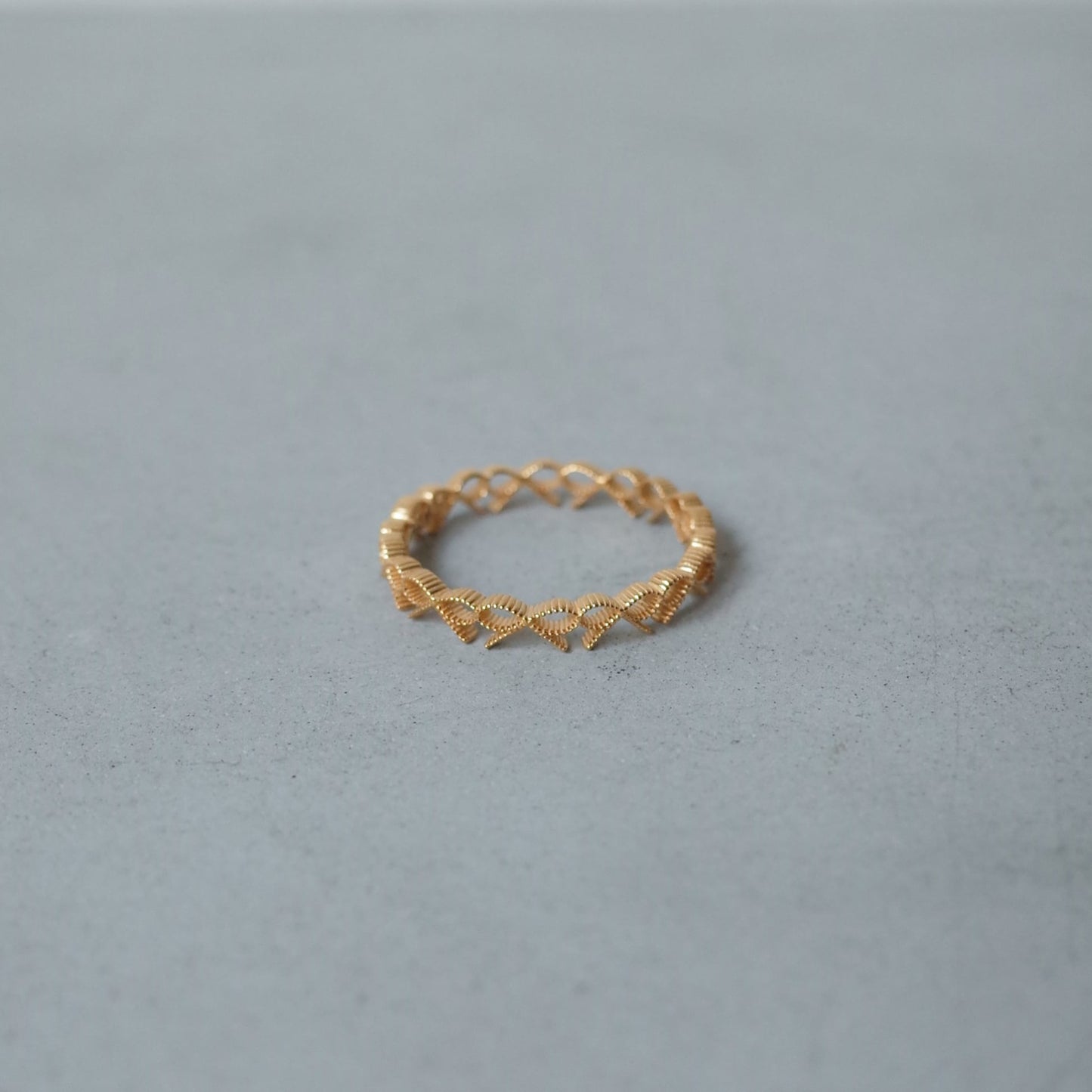 Tiny Ball Ribbon Ring