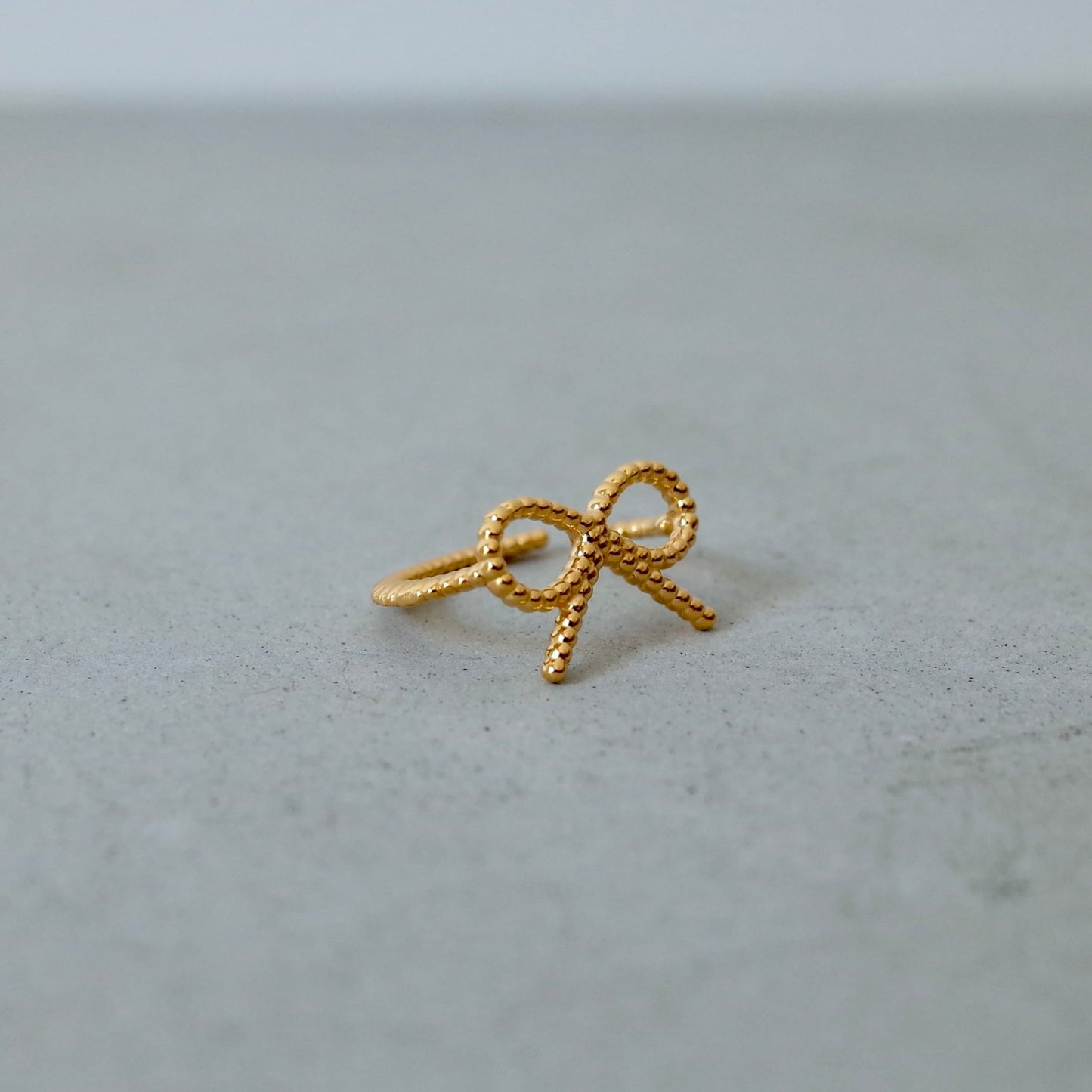 Ball Ribbon Ear Cuff