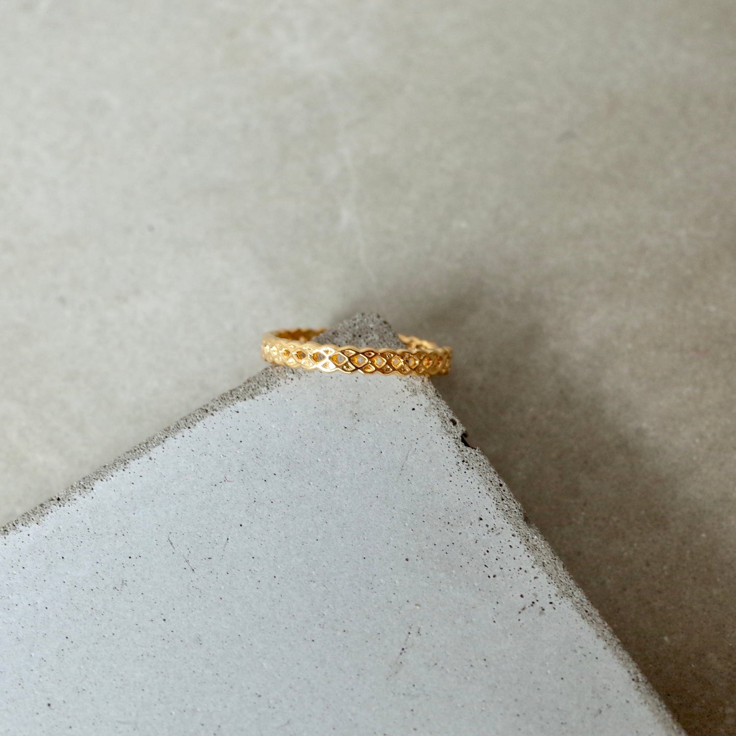 Narrow Continuous Cross Ring