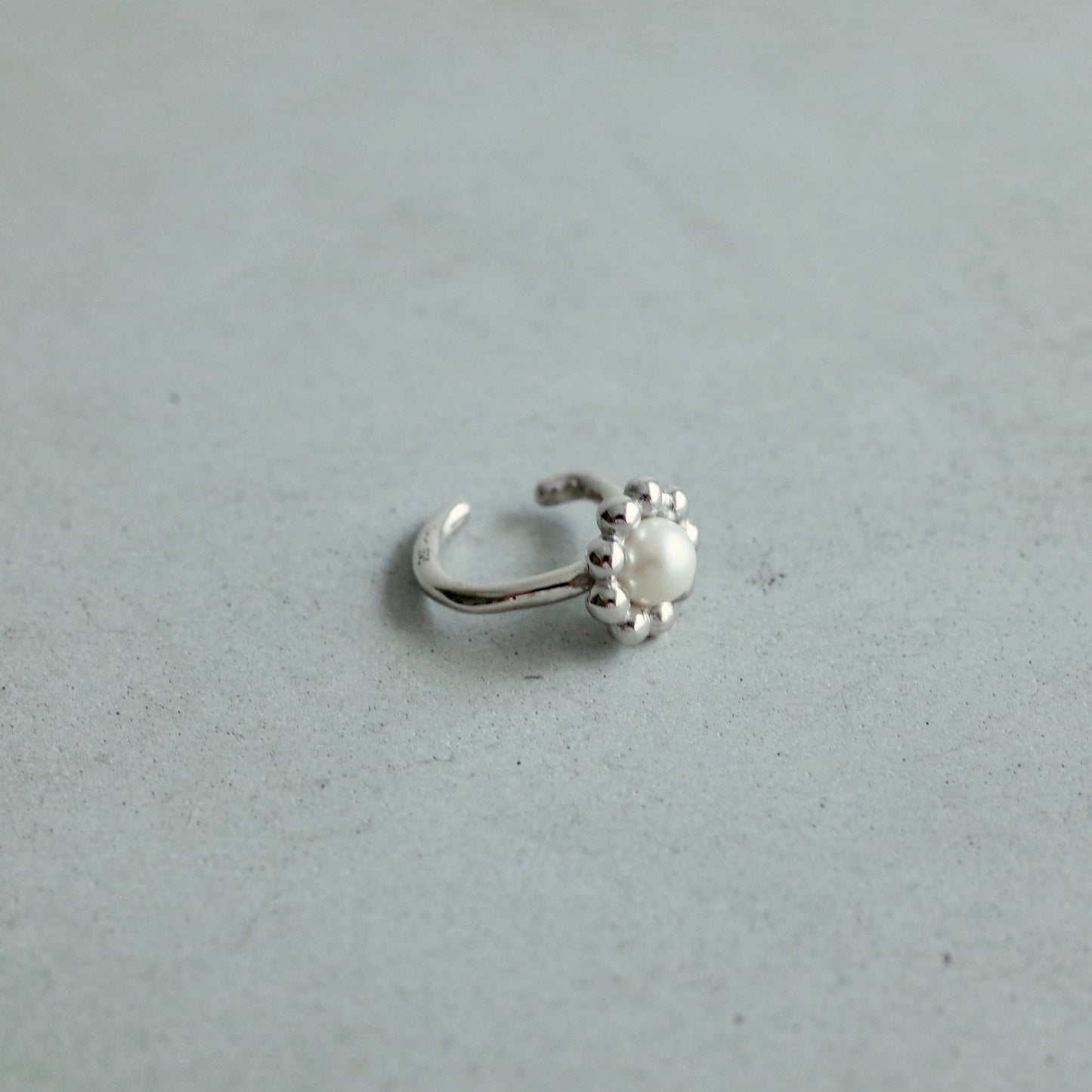 Flower Pearl Ear Cuff ［WM-EC098］