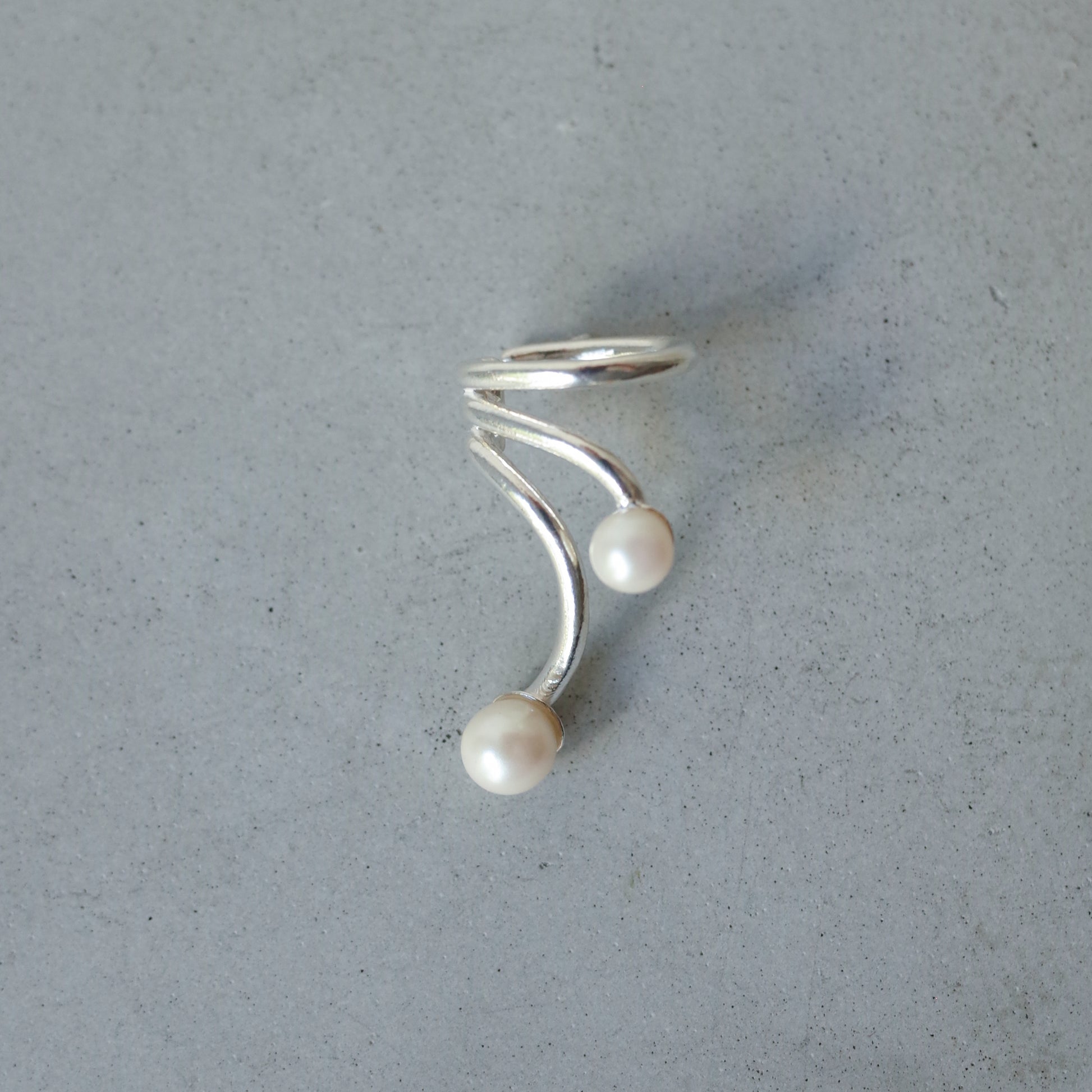 Ripple Pearl Ear Cuff