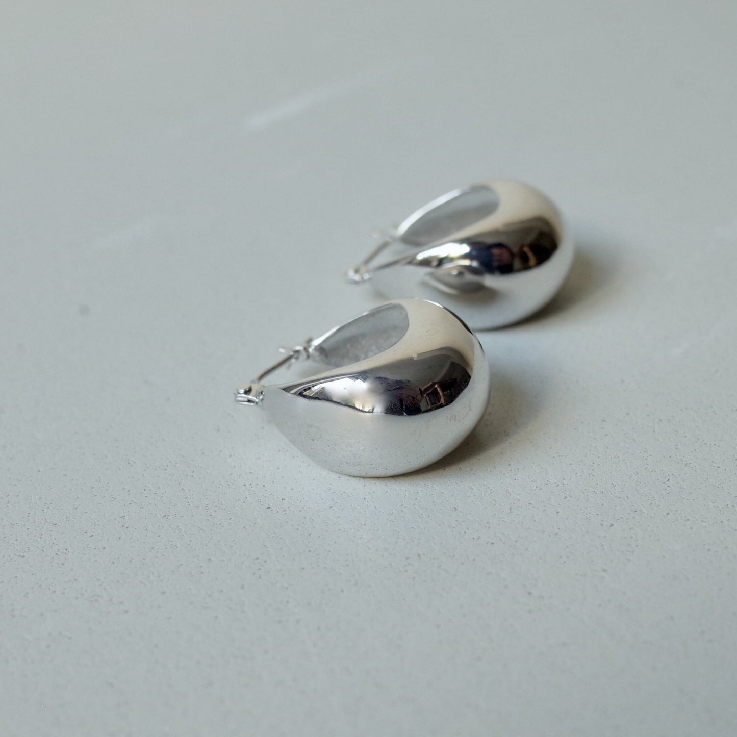 Aubergine Pierce