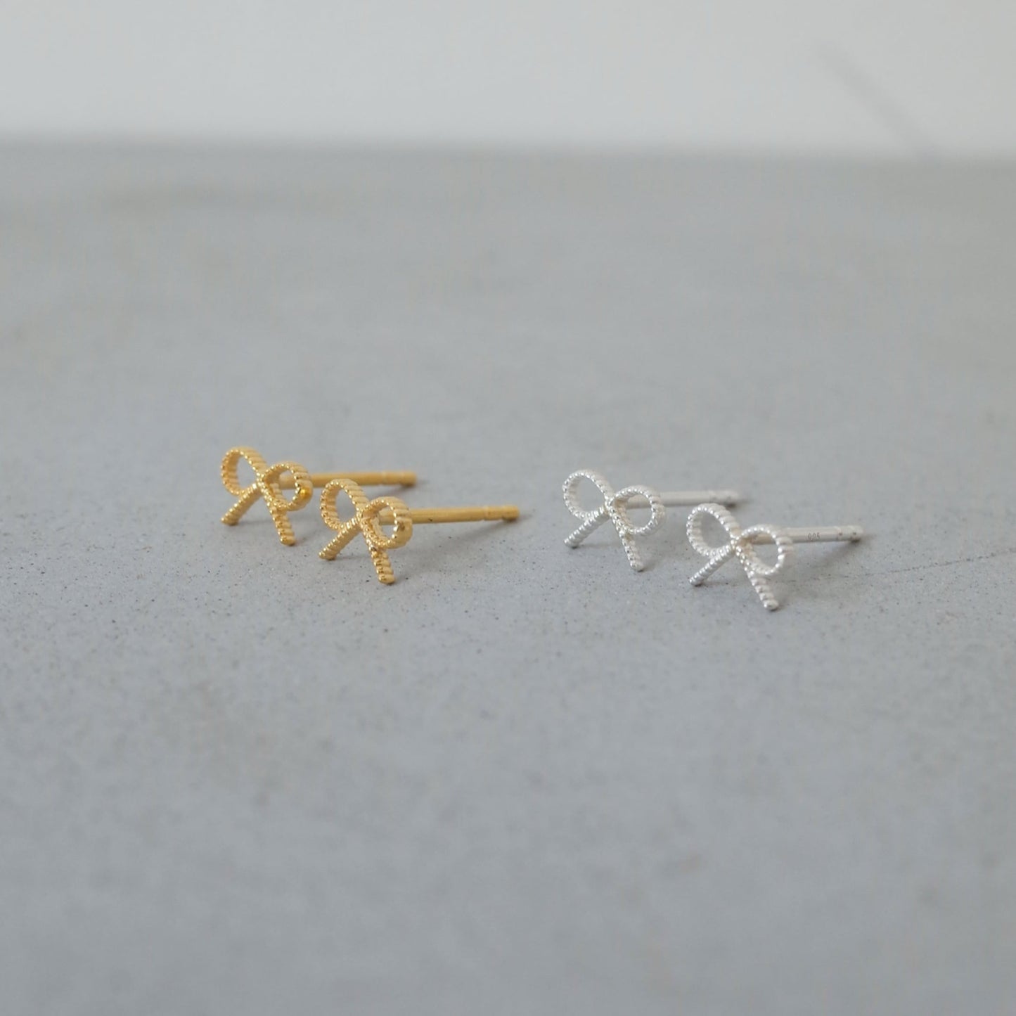 Tiny Ball Ribbon Pierce