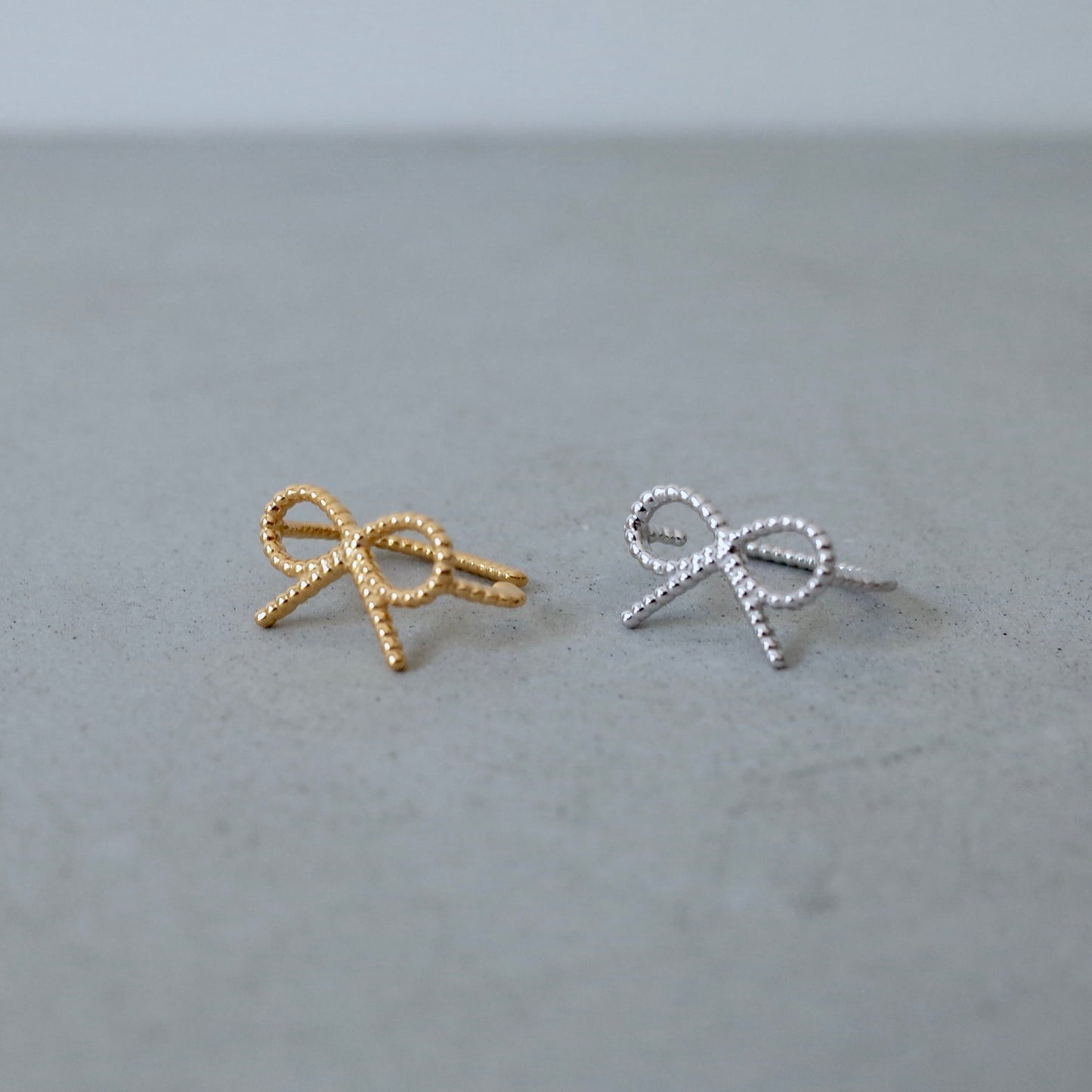 Ball Ribbon Ear Cuff