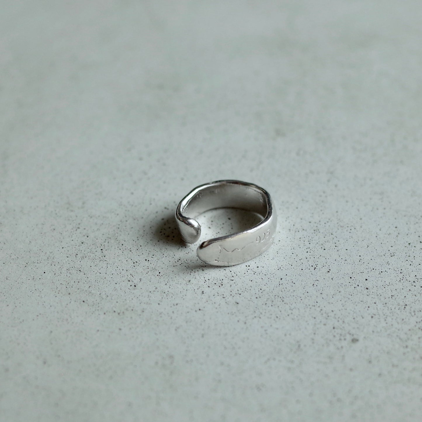 Mid Rough Plate Ear Cuff