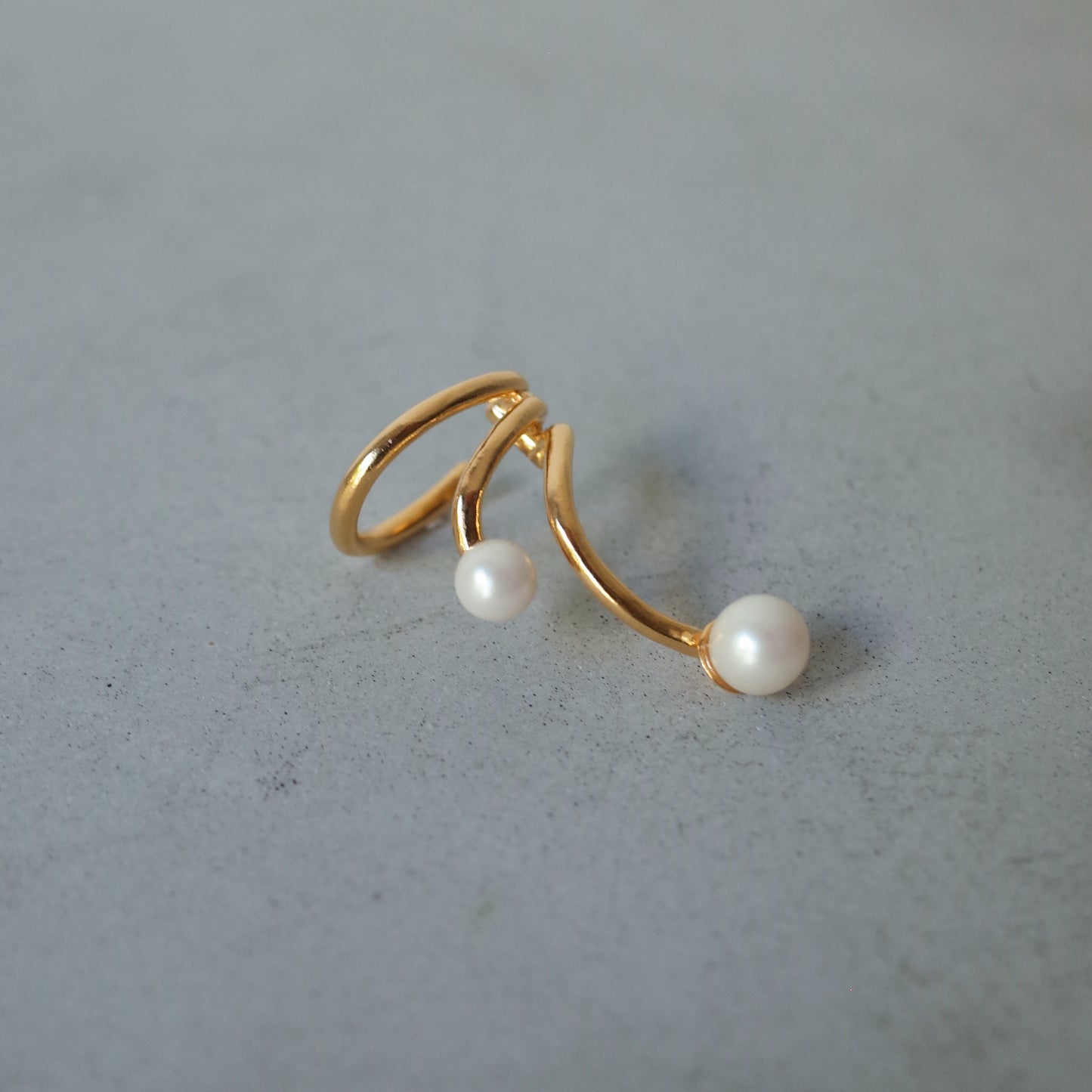Ripple Pearl Ear Cuff