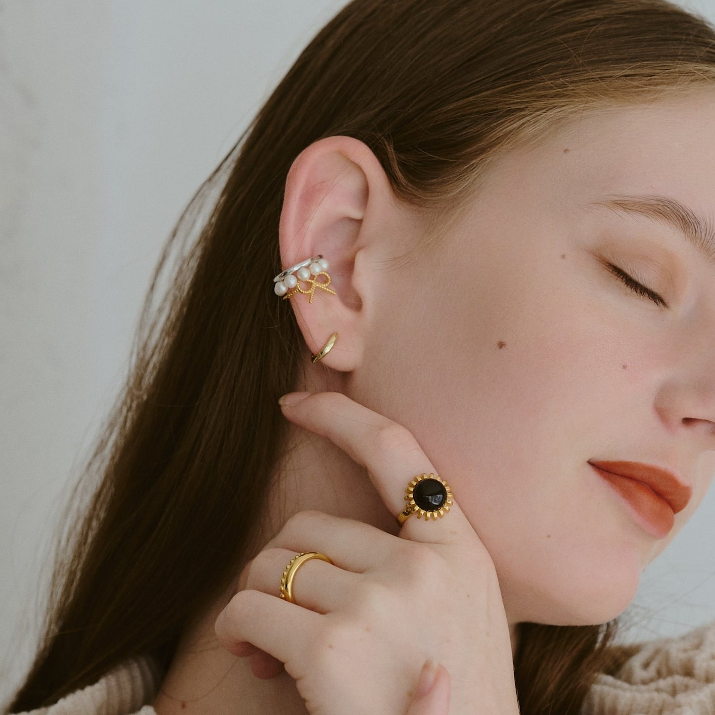 Ball Ribbon Ear Cuff