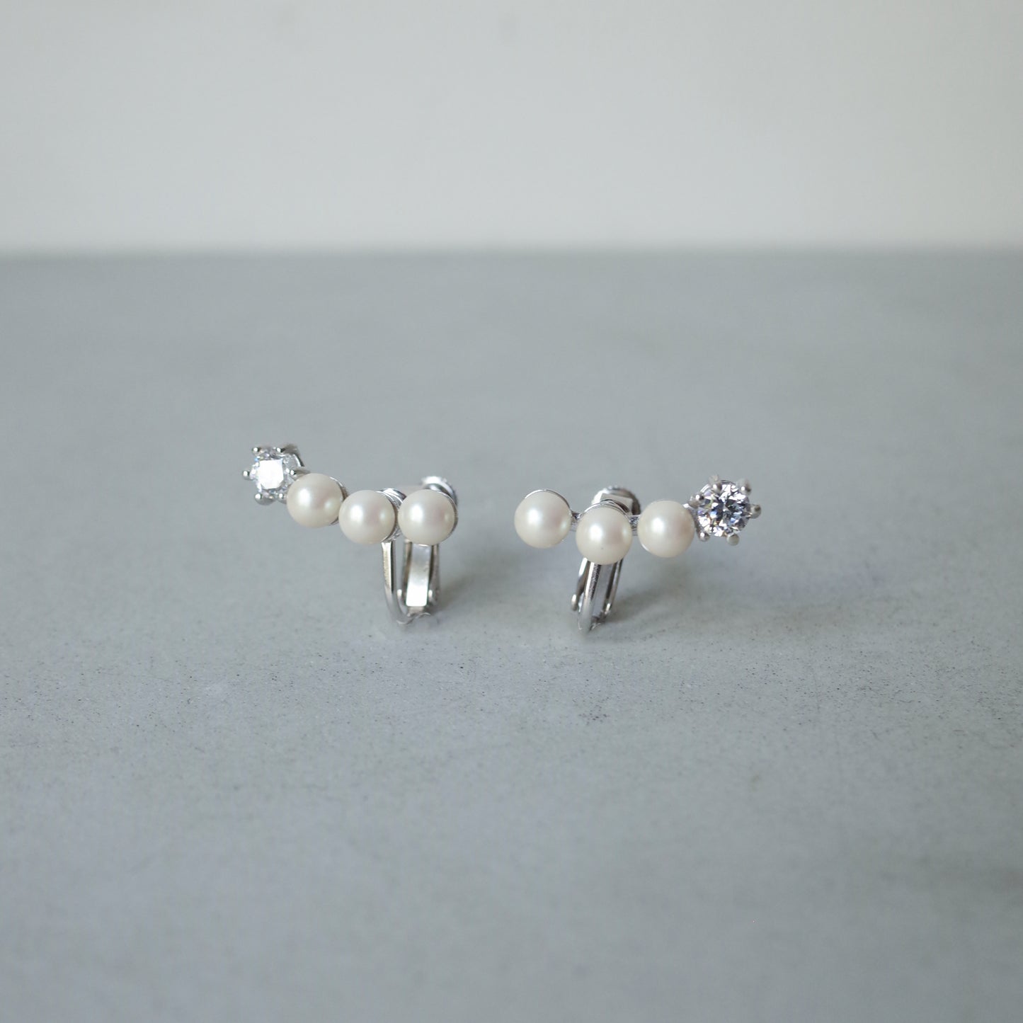 Follow Medium Pearl Earring