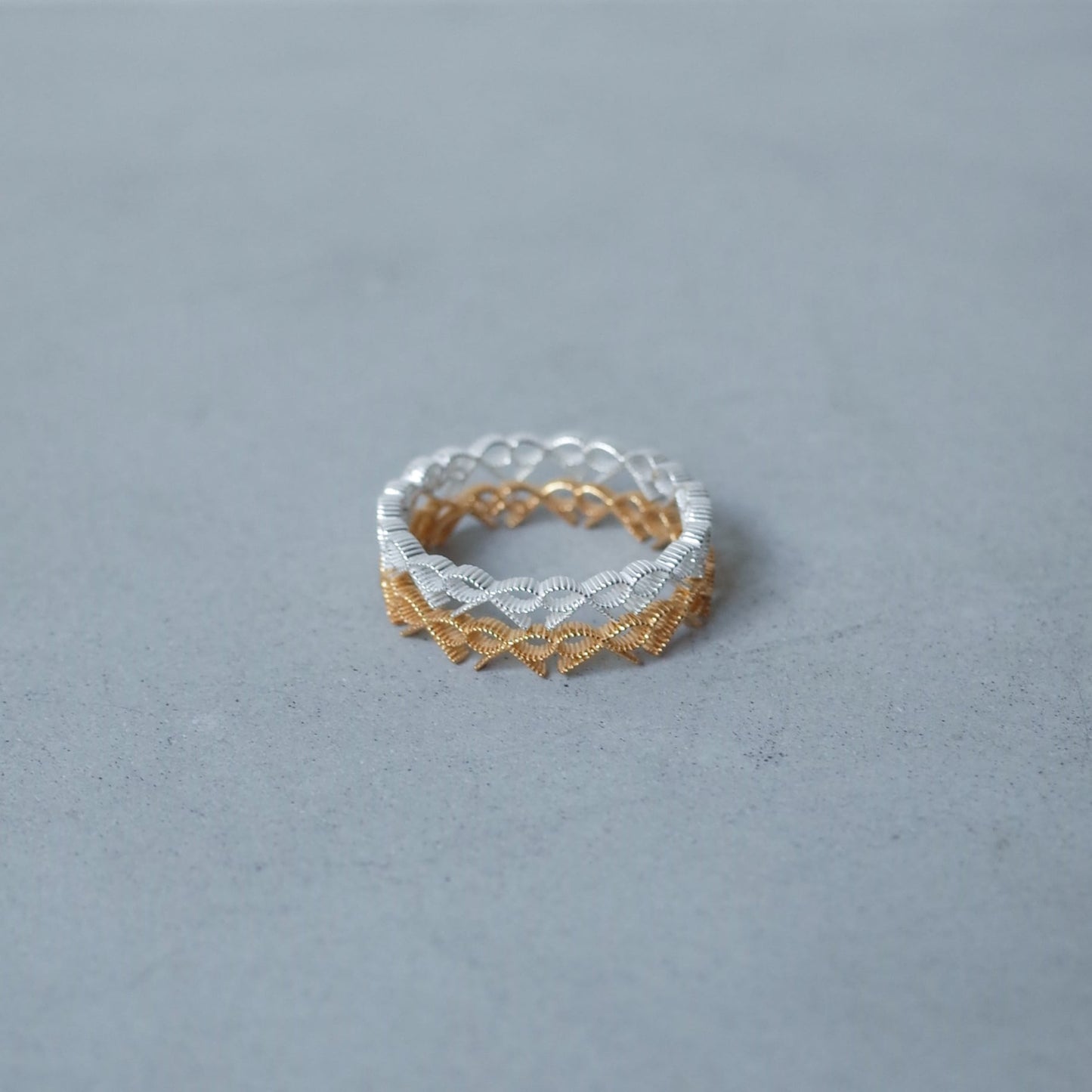 Tiny Ball Ribbon Ring