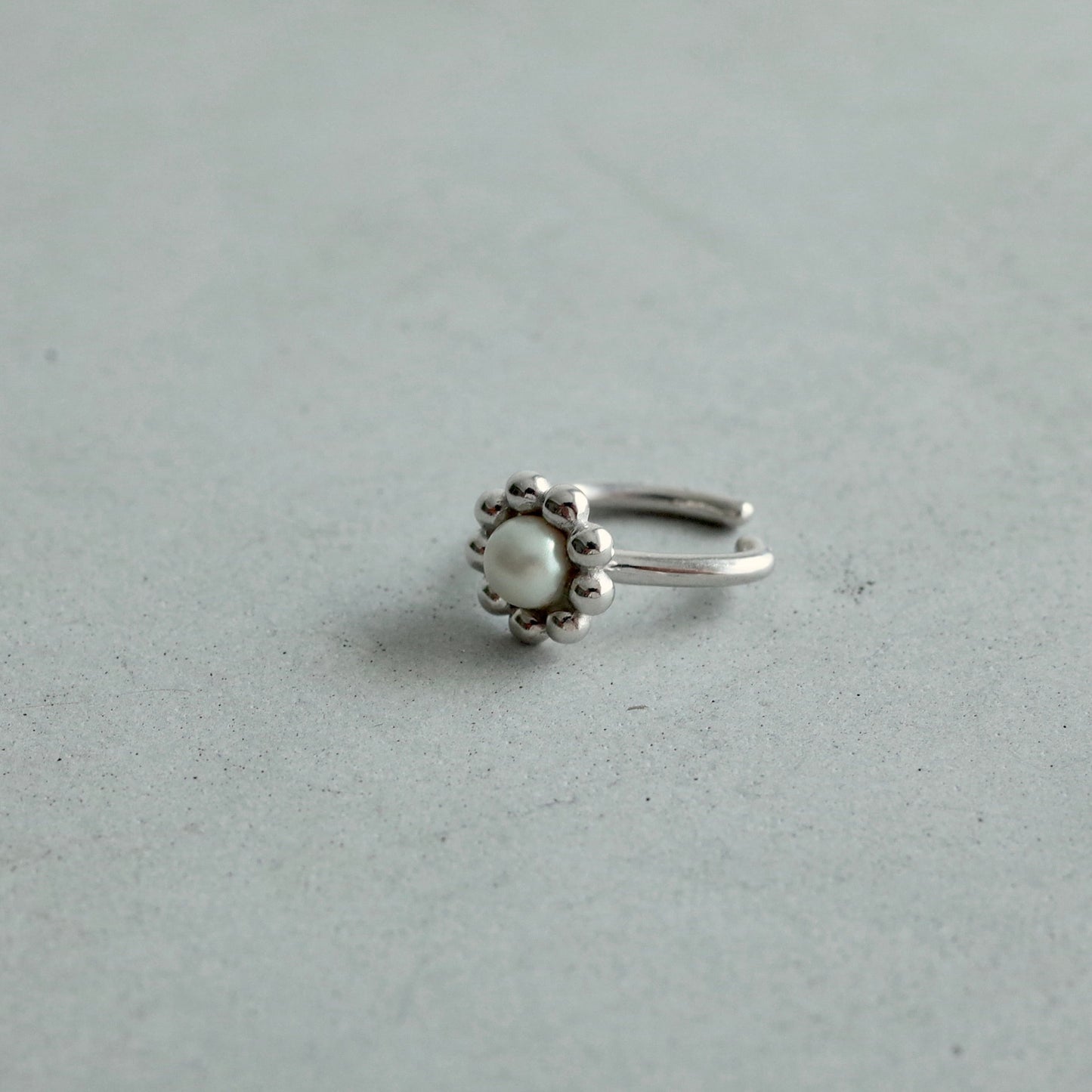 Flower Pearl Ear Cuff ［WM-EC098］
