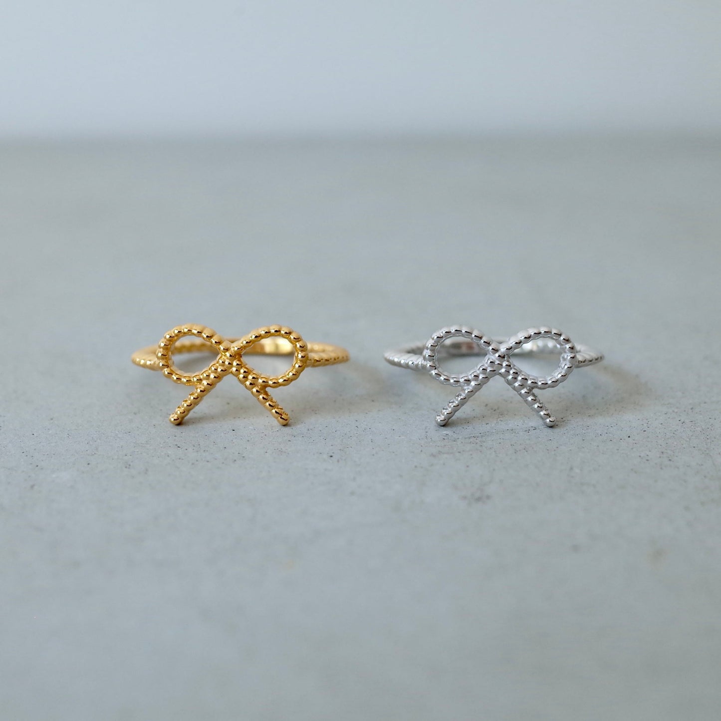 Ball Ribbon Ring