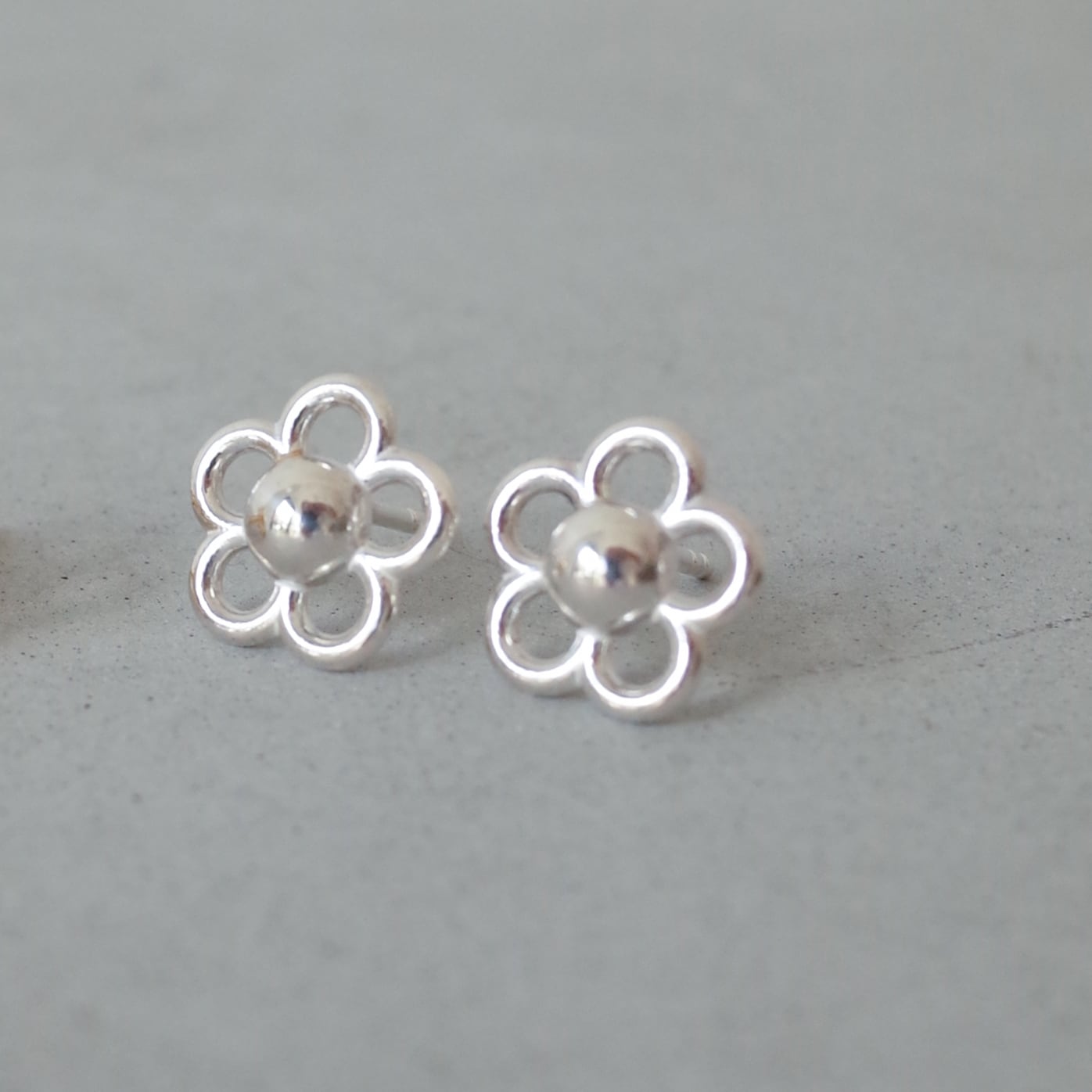 Openwork Flower Pierce