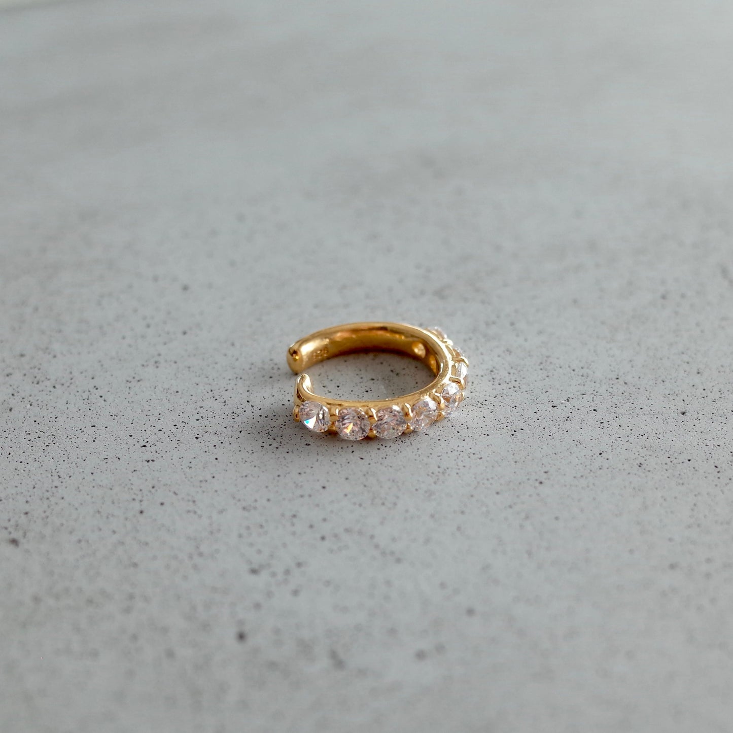 Line Zilconia Ear Cuff