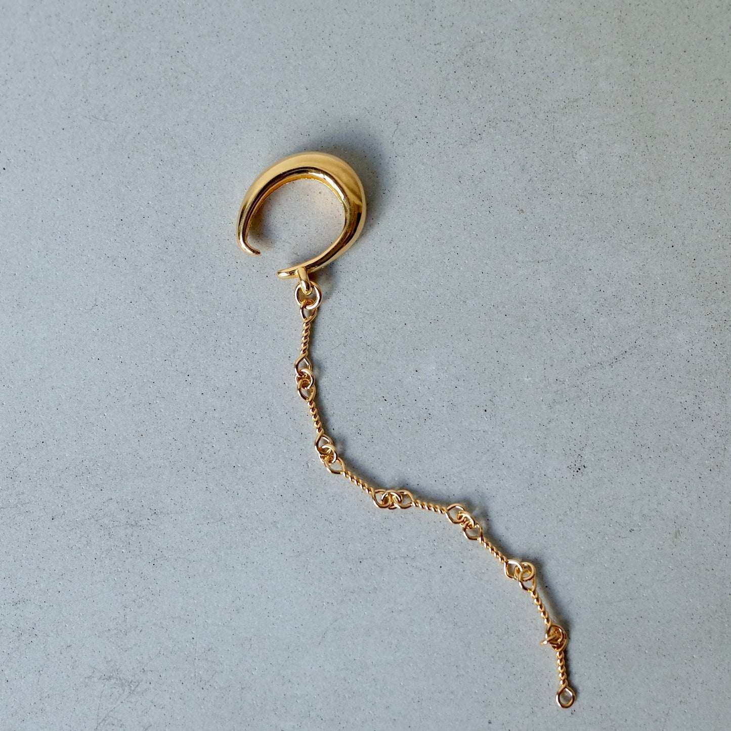 Drop HangChain Ear Cuff