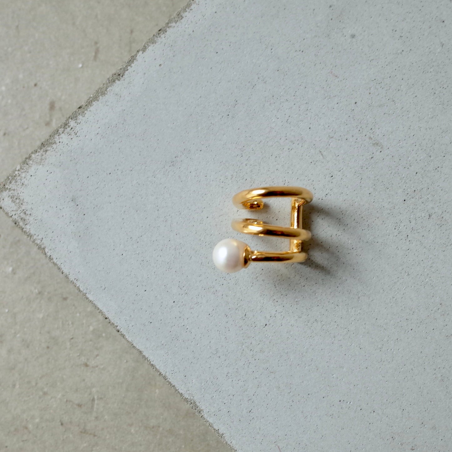Earlobe Pearl Ear Cuff (Triple)