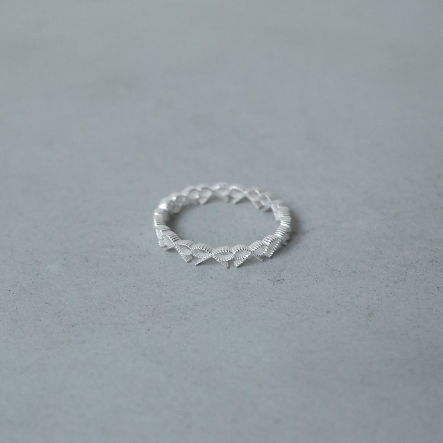 Tiny Ball Ribbon Ring