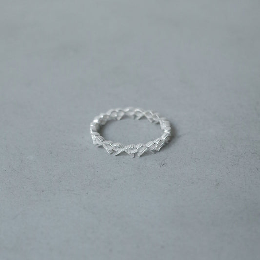 Tiny Ball Ribbon Ring