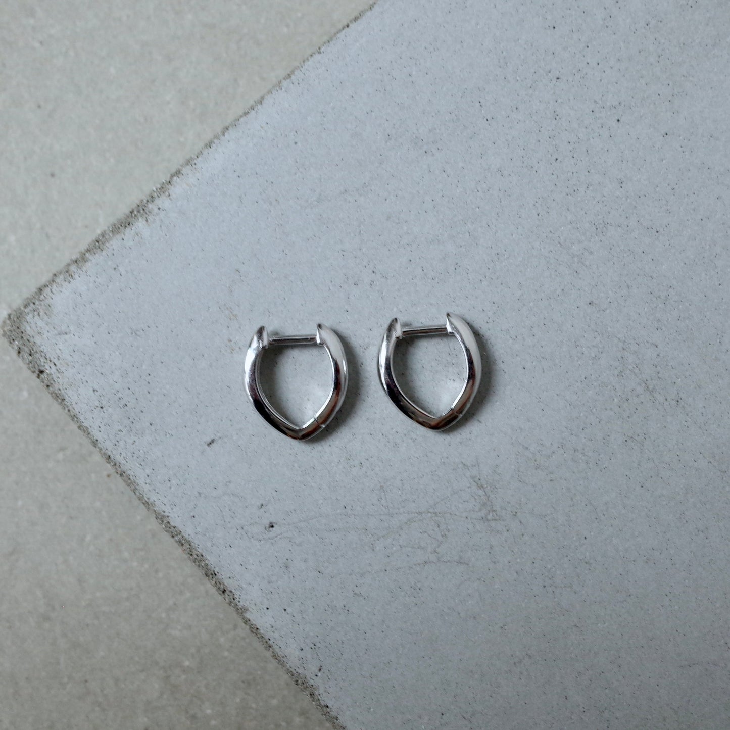 Shuttle Shape Pierce