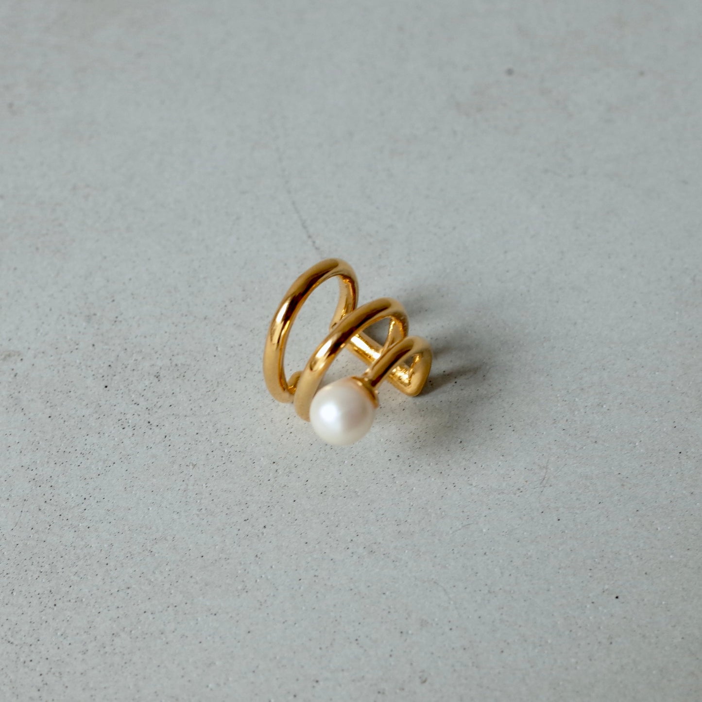 Earlobe Pearl Ear Cuff (Triple)