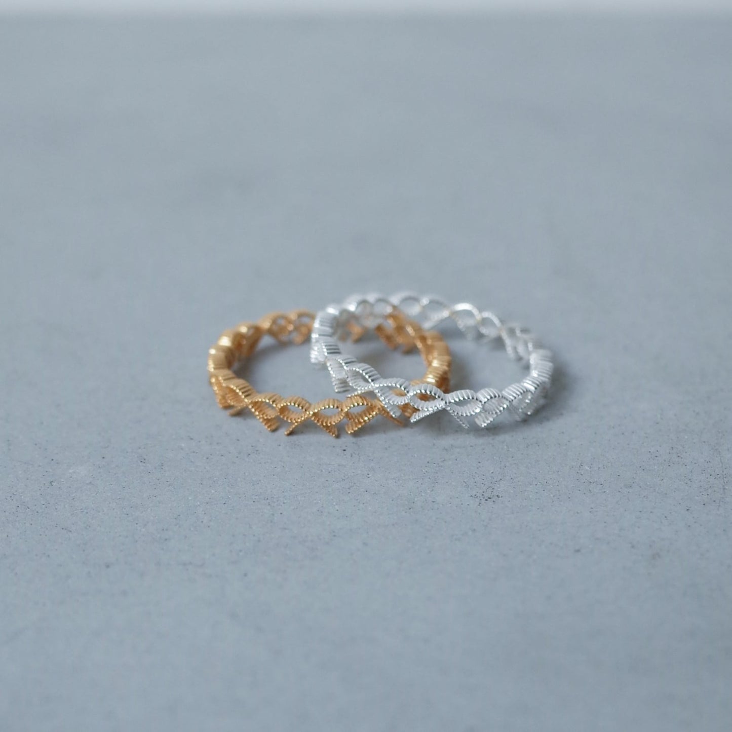 Tiny Ball Ribbon Ring