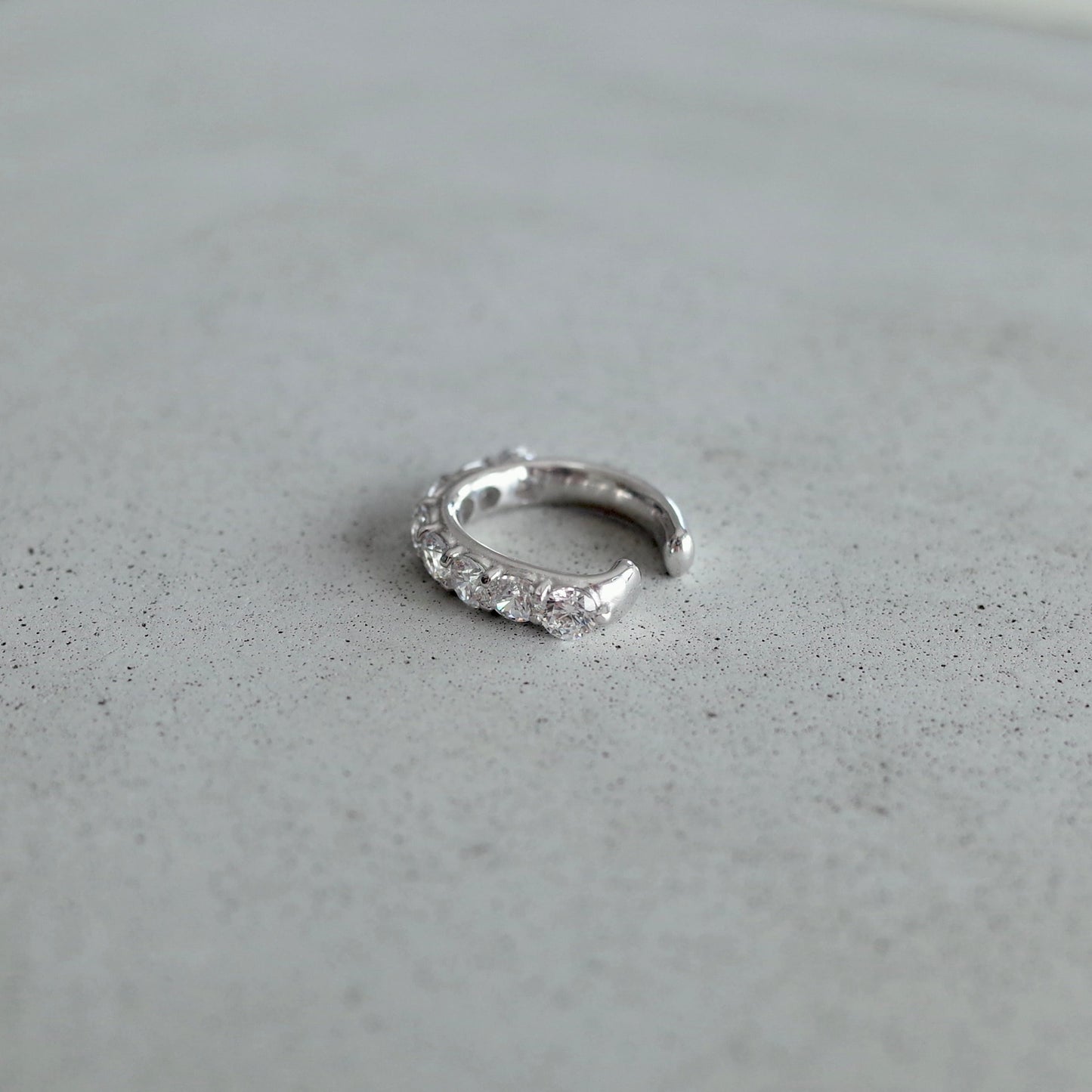 Line Zilconia Ear Cuff