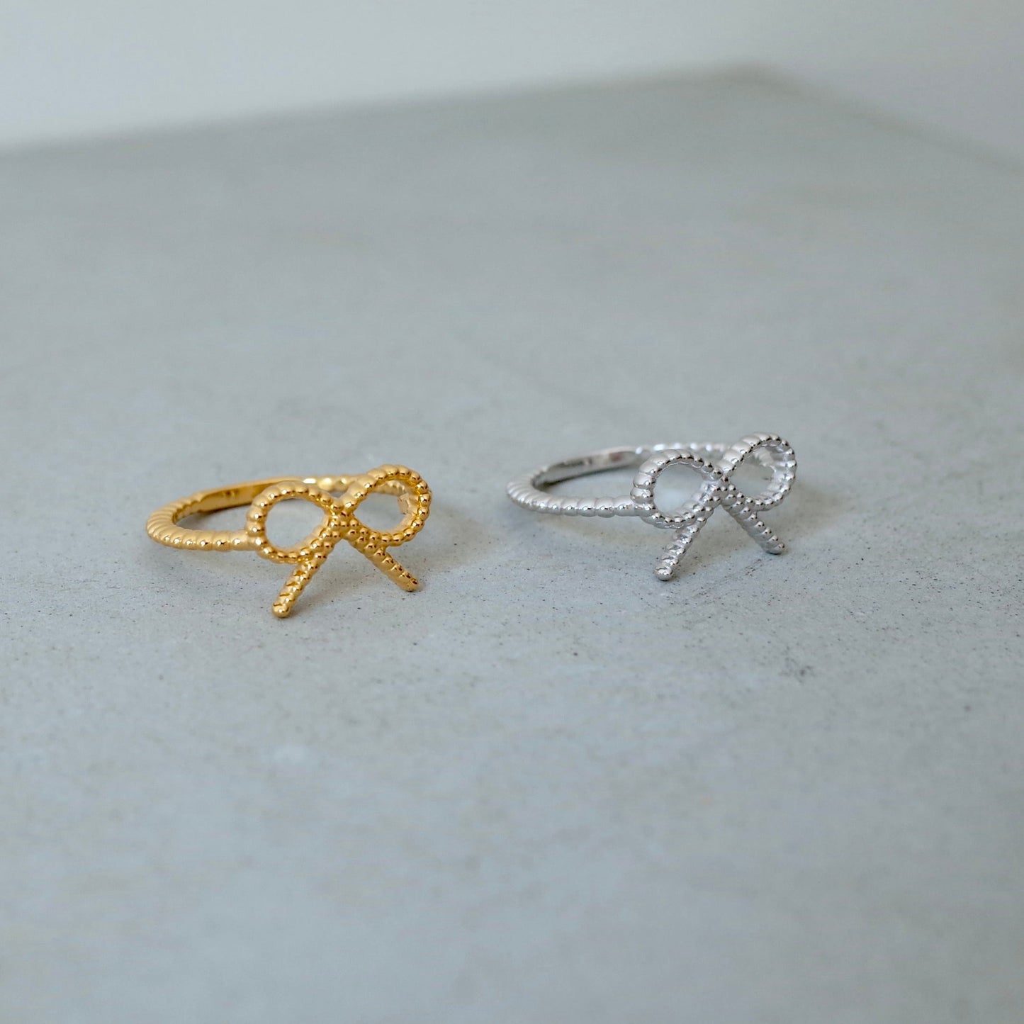 Ball Ribbon Ring